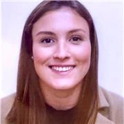 Profesora Graduada en Lengua y Literatura Españolas por la Universidad de Murcia y Máster de Español como Lengua Extranjera.